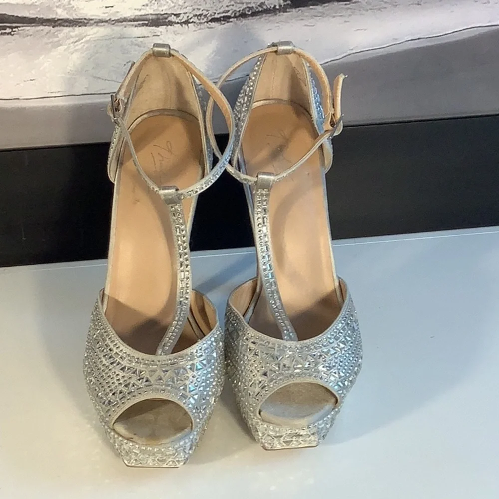 Thalia Sodi Flor Silver T Strap Platform Stiletto Jeweled Open Toe Heels Sz 9